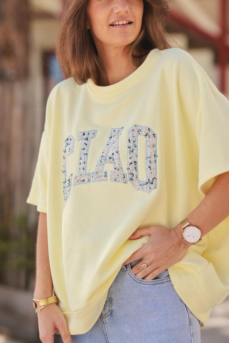 Sweat confort jaune manches courtes looses broderie CIAO colorée