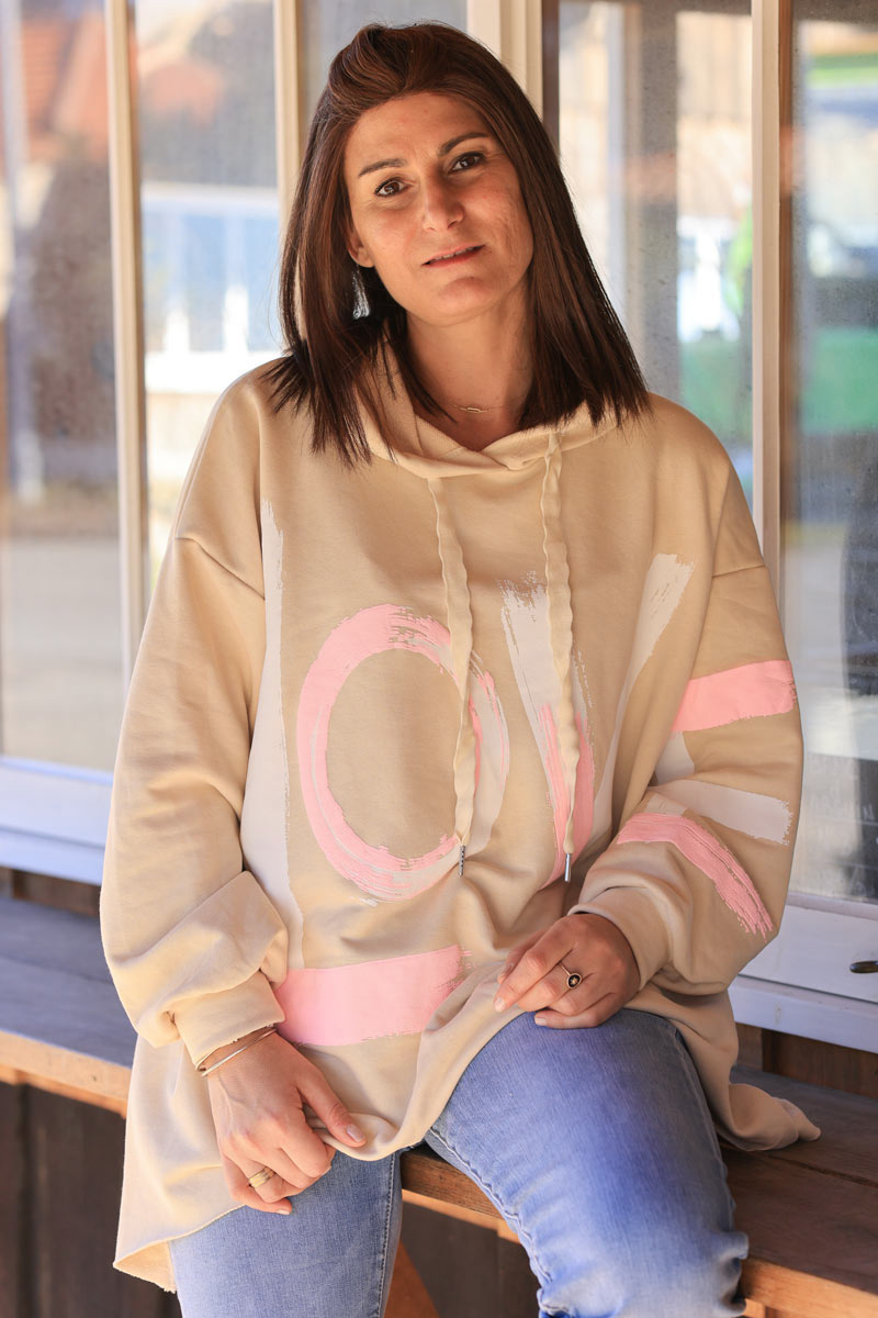 Sudadera grande con capucha beige estilo graffiti Love relieve