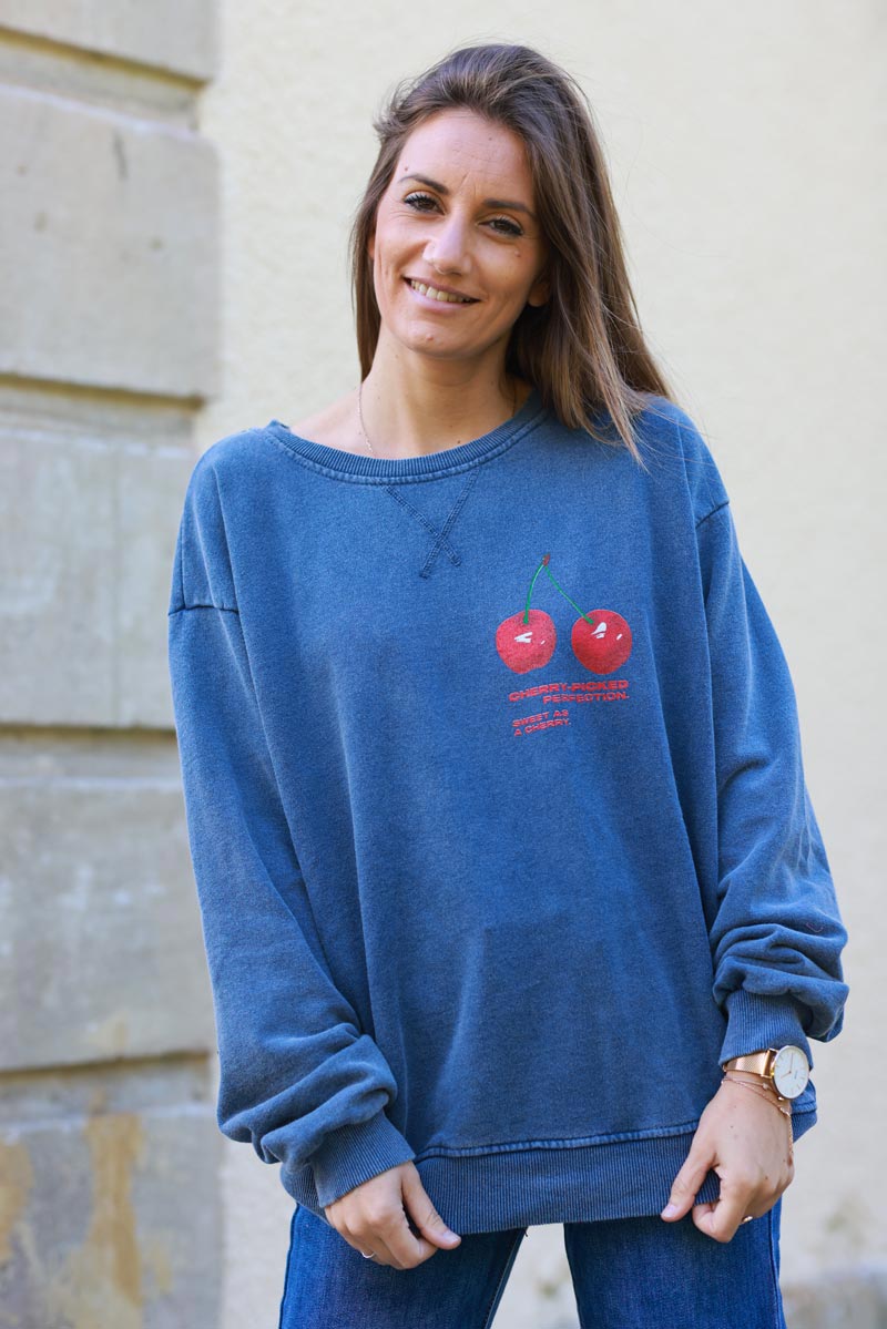 Sudadera holgada vaquera azul con logo de cereza Cherry Perfection