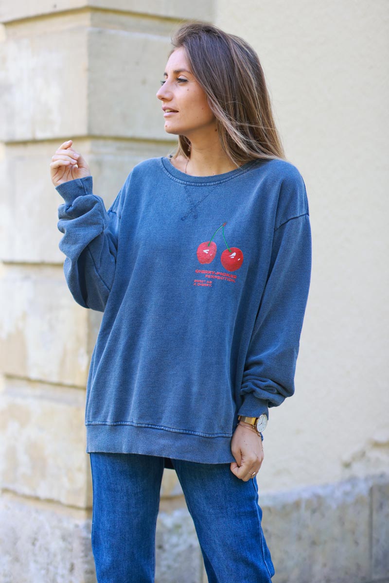 Sweat loose bleu jean délavé logo cerise Cherry perfection