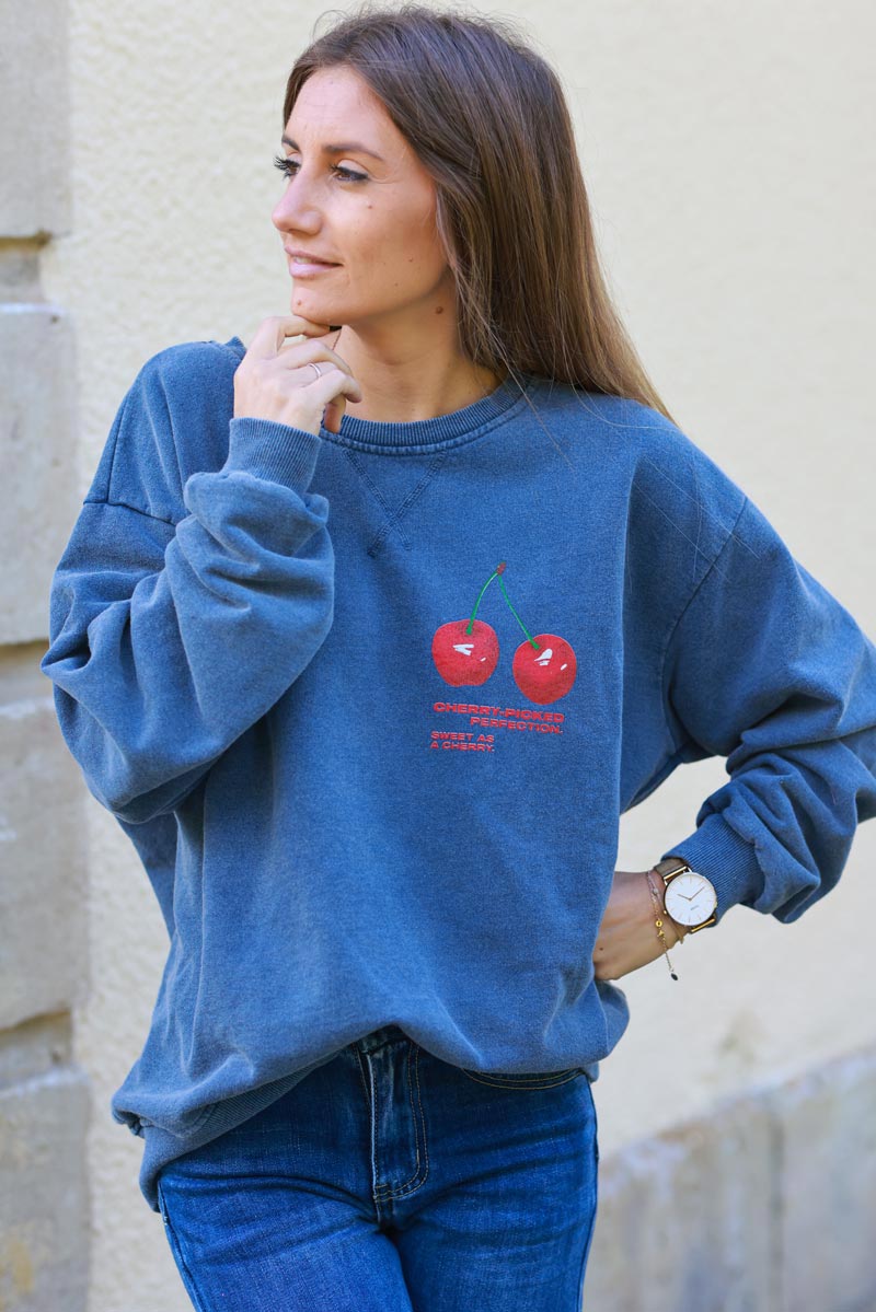 Sudadera holgada vaquera azul con logo de cereza Cherry Perfection