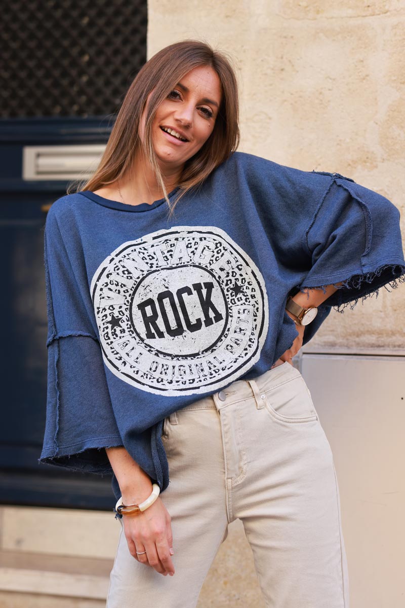 Sweat loose bleu jean logo rock léopard manches chauve souris finitions franges