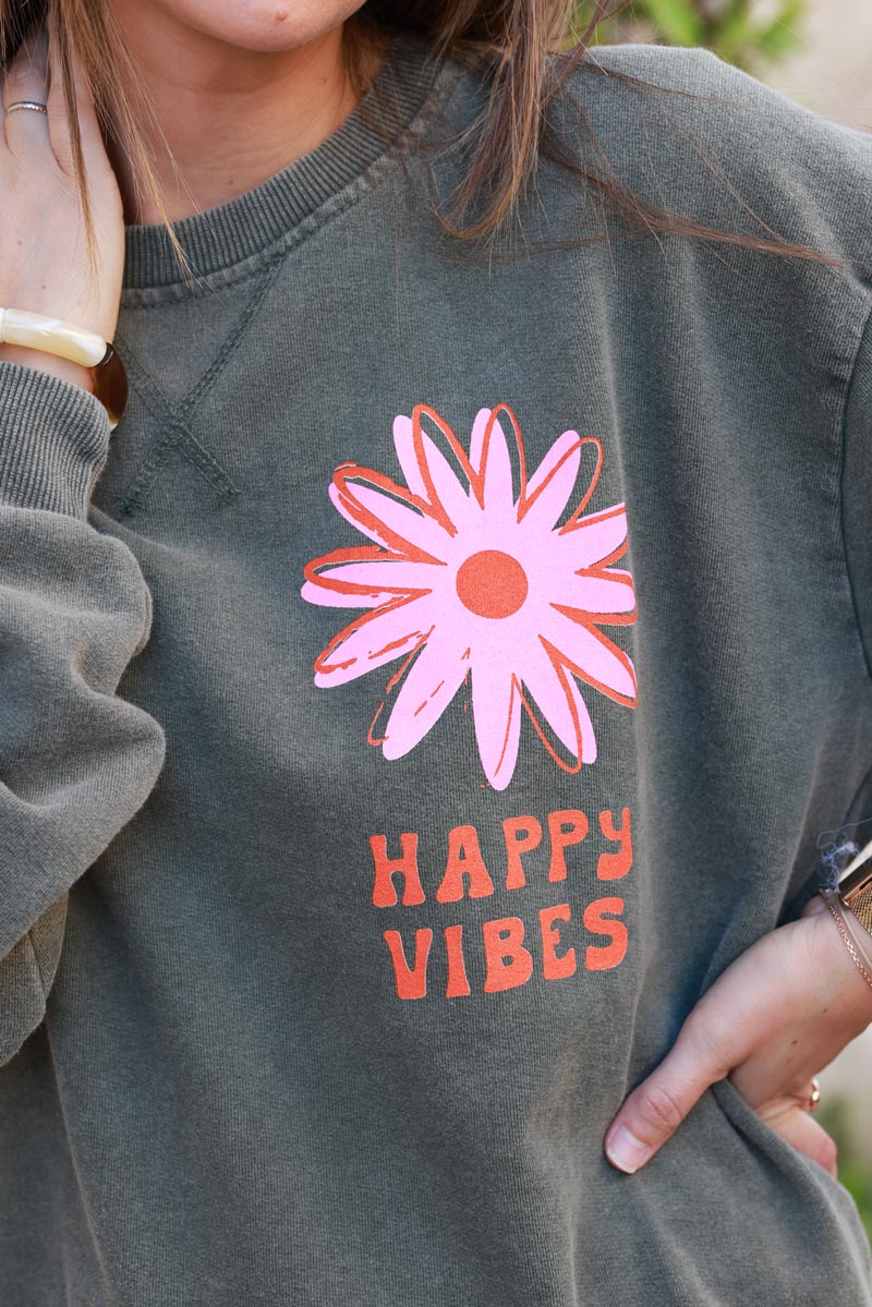 Sweat loose kaki délavé imprimé fleurs happy vibes