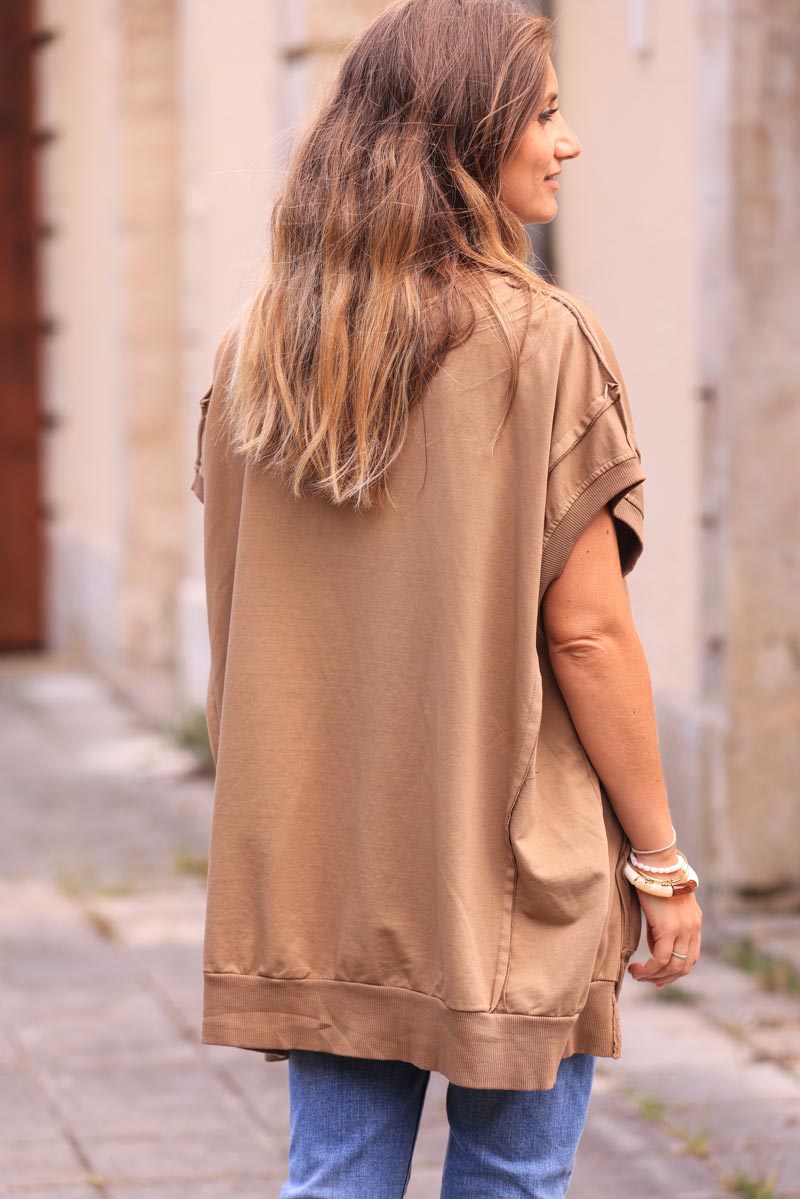 Camel loose sleeveless sweater with seams detail