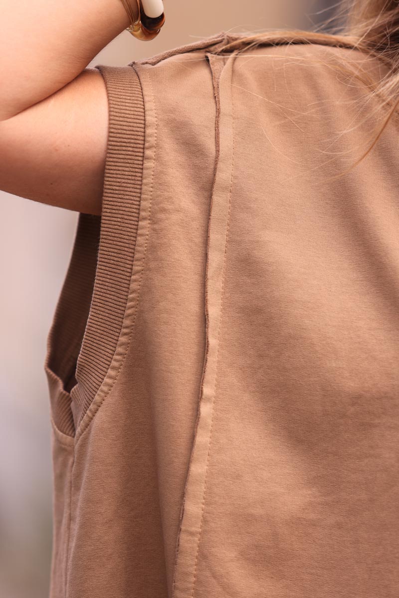 Camel loose sleeveless sweater with seams detail