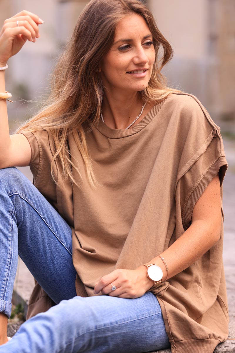 Camel loose sleeveless sweater with seams detail