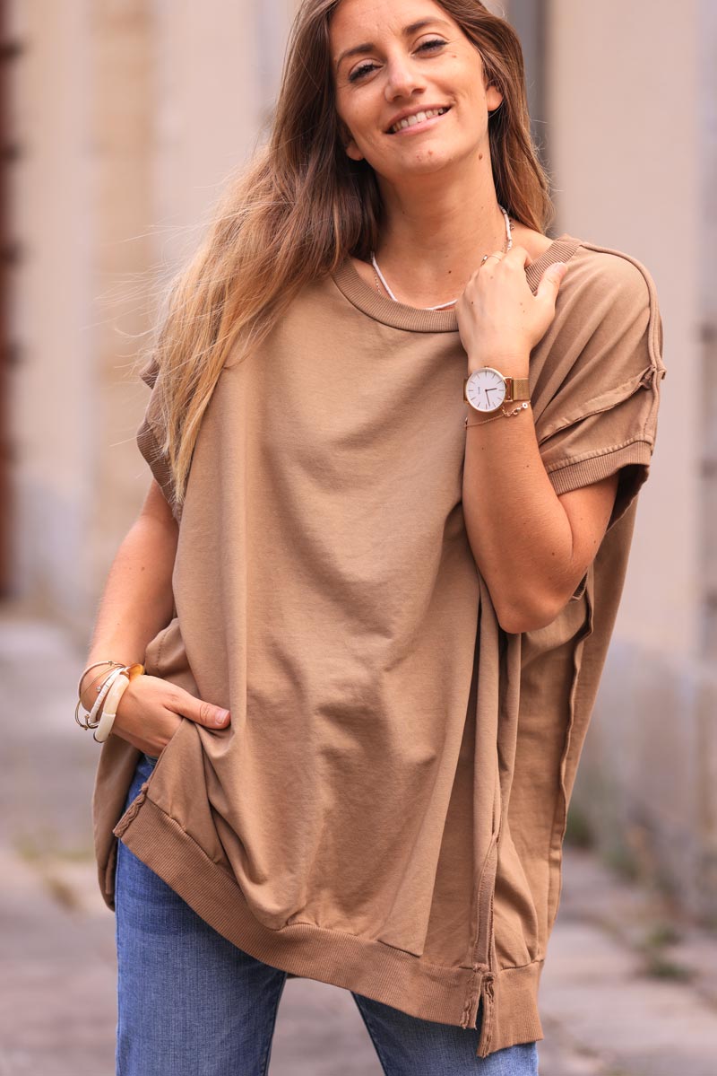 Camel loose sleeveless sweater with seams detail