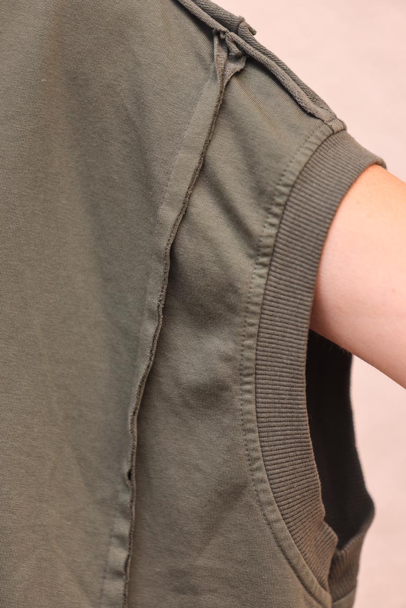 Khaki loose sleeveless sweater with seams detail