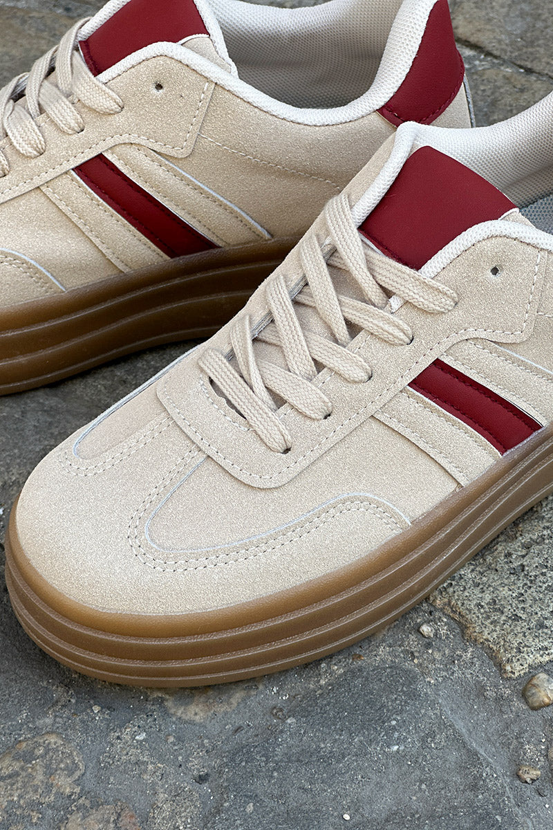 Tennis beige en suedine à plateforme rayure et talon rouge bordeaux