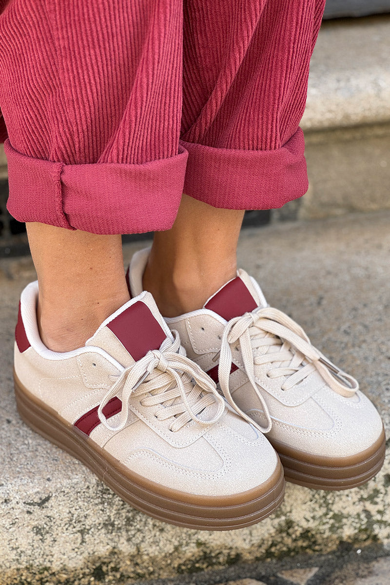 Tennis beige en suedine à plateforme rayure et talon rouge bordeaux