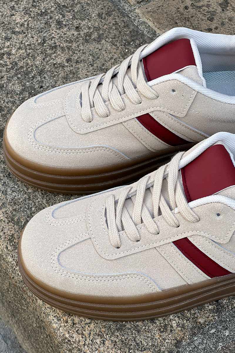 Tennis beige en suedine à plateforme rayure et talon rouge bordeaux