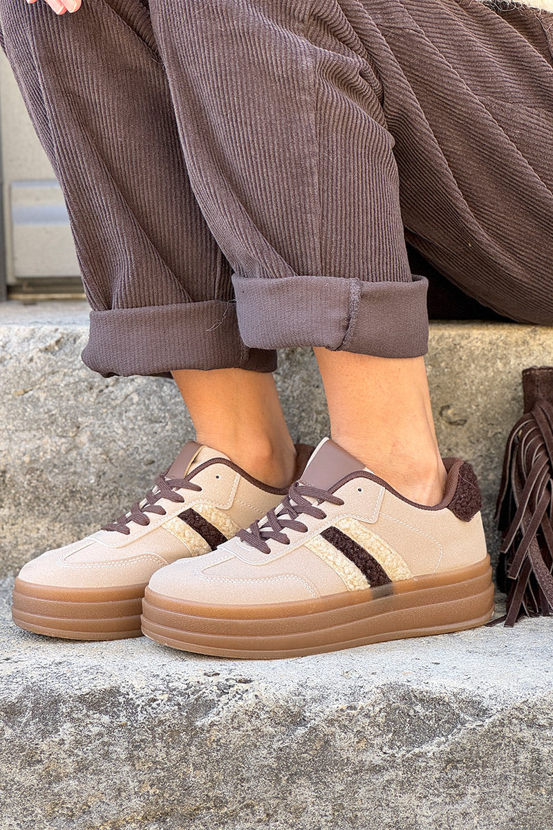 Tennis beige rayures marron en moumoute lacets chocolat