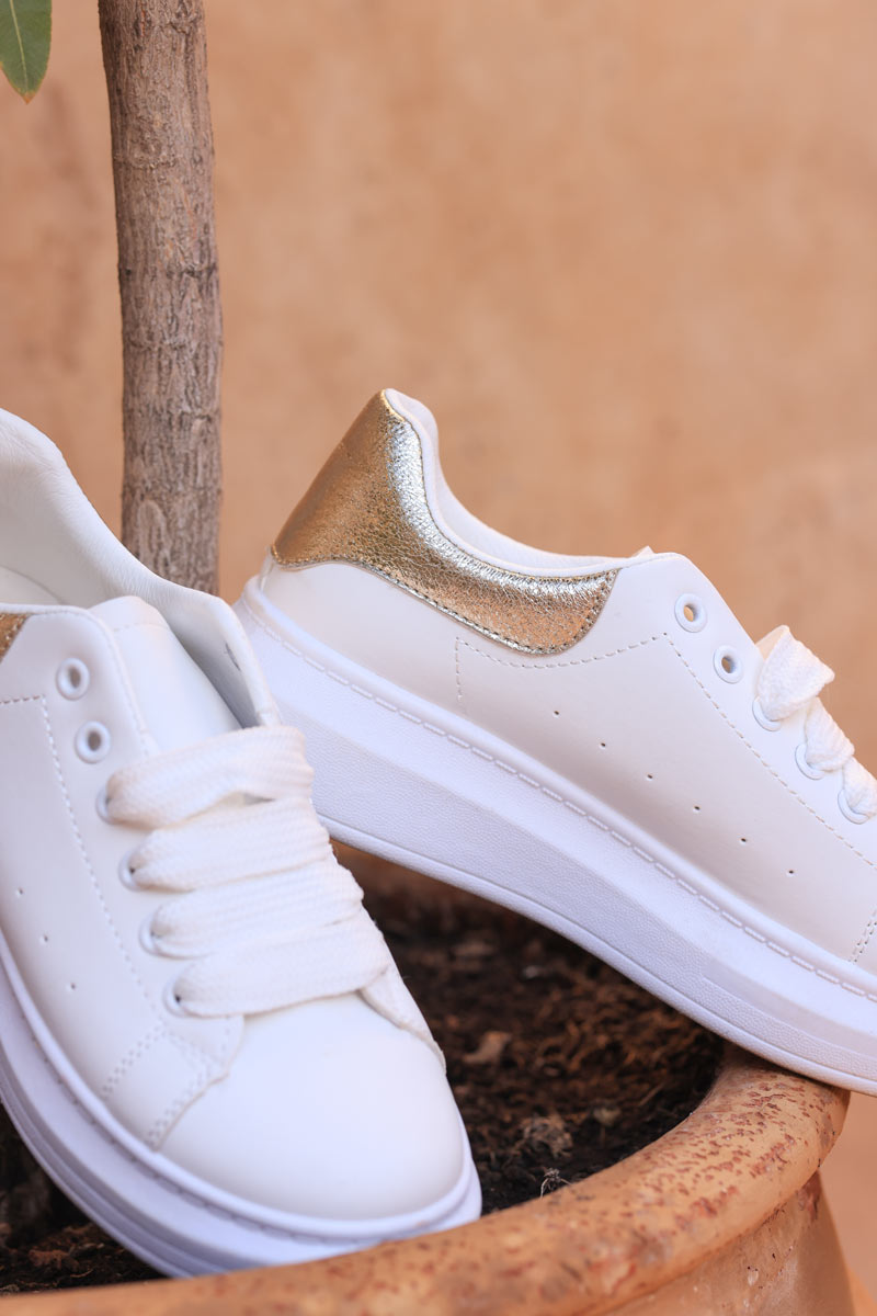 White sneakers with flatform sole and metallic gold heel