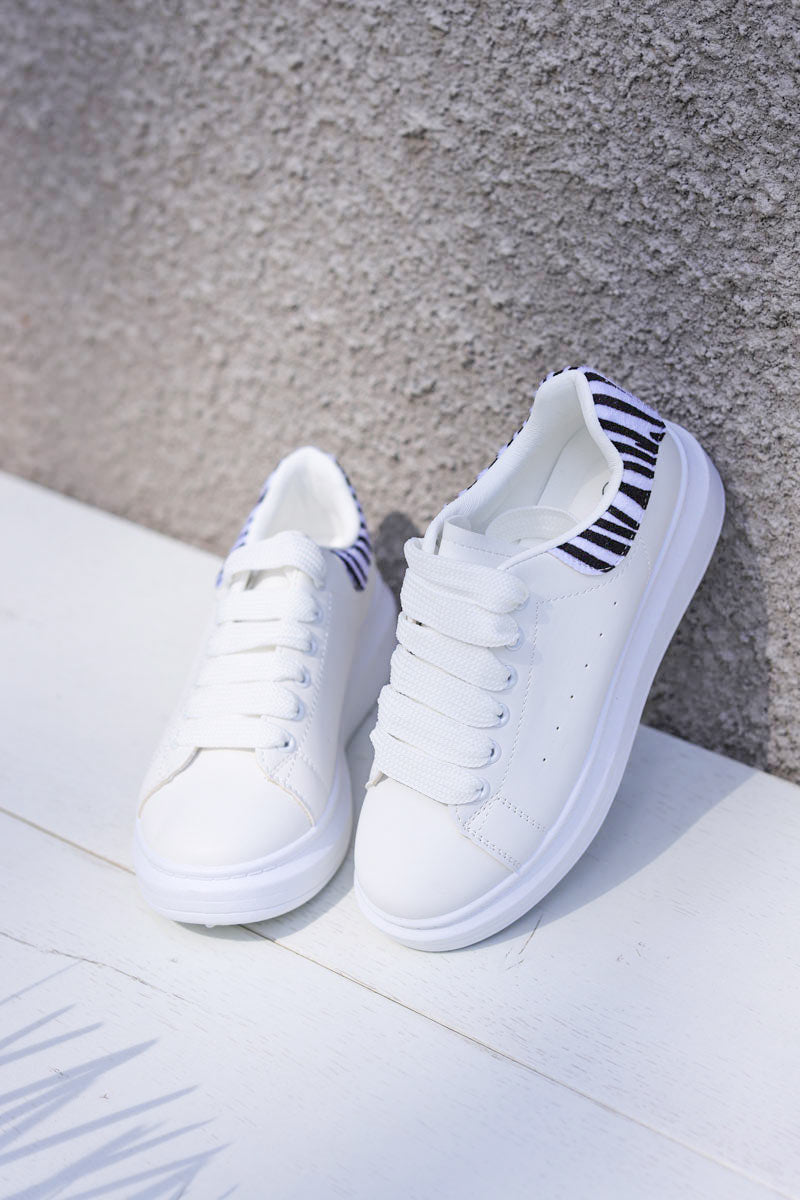 White sneakers with flatform sole and zebra heel