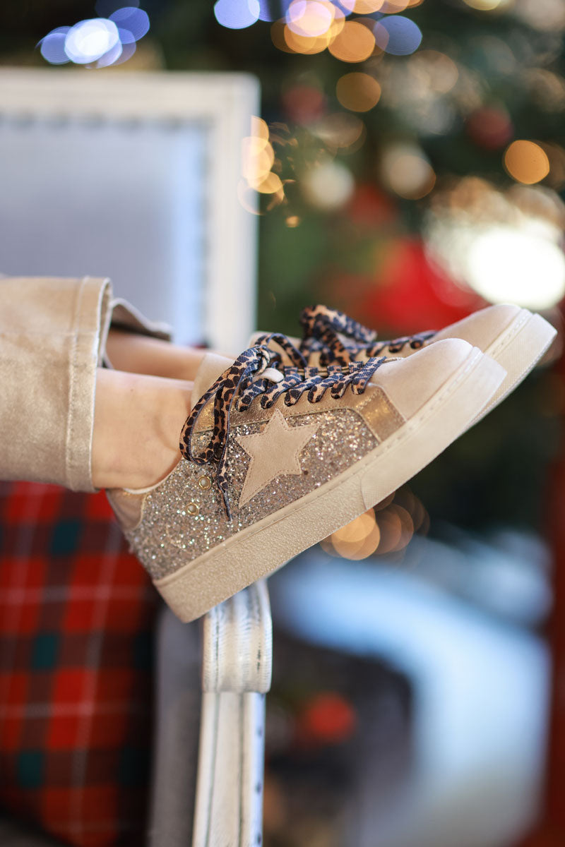 Tennis étoile beige brillantes à paillettes dorées lacet léopard