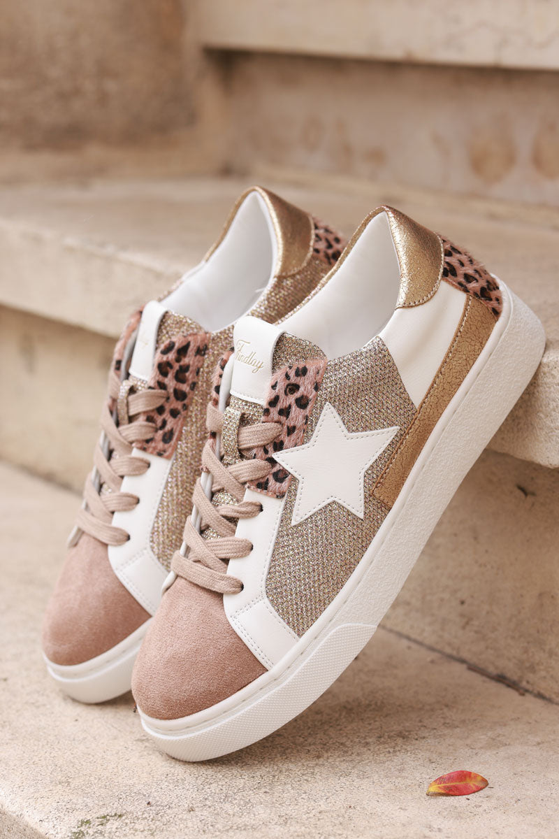 Tenis color topo con inserciones de leopardo y estrella blanca de lurex dorado