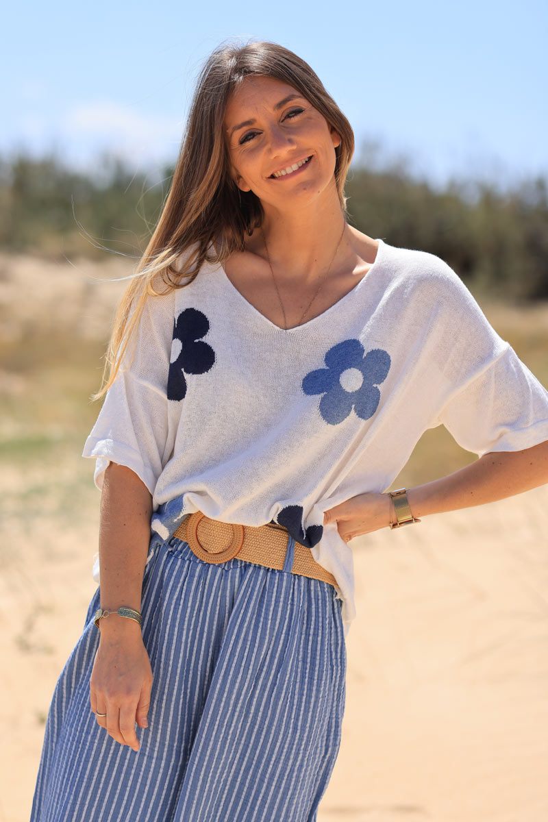 Short sleeve fine knit t-shirt with blue embroidered flower design