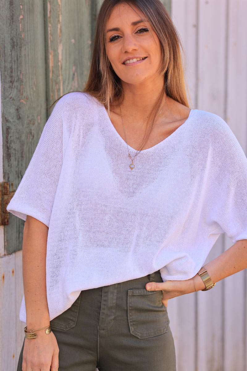 White cotton knit short sleeve top v-neck