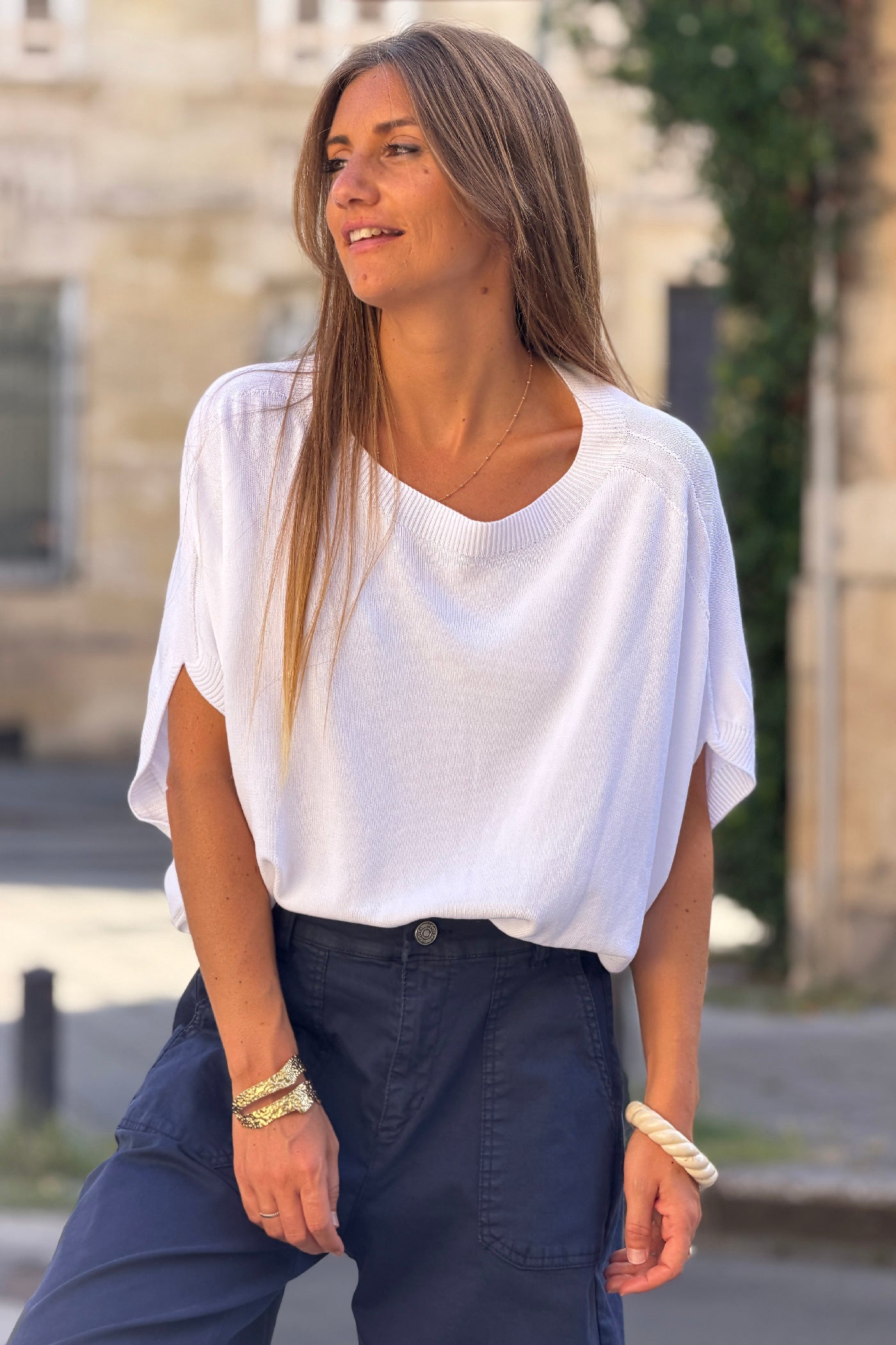 Top blanc en maille stretch manches chauve souris col rond