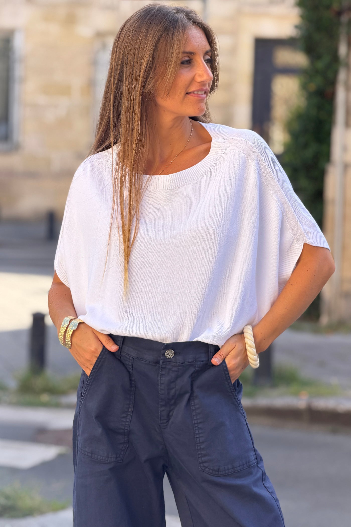 Top blanc en maille stretch manches chauve souris col rond