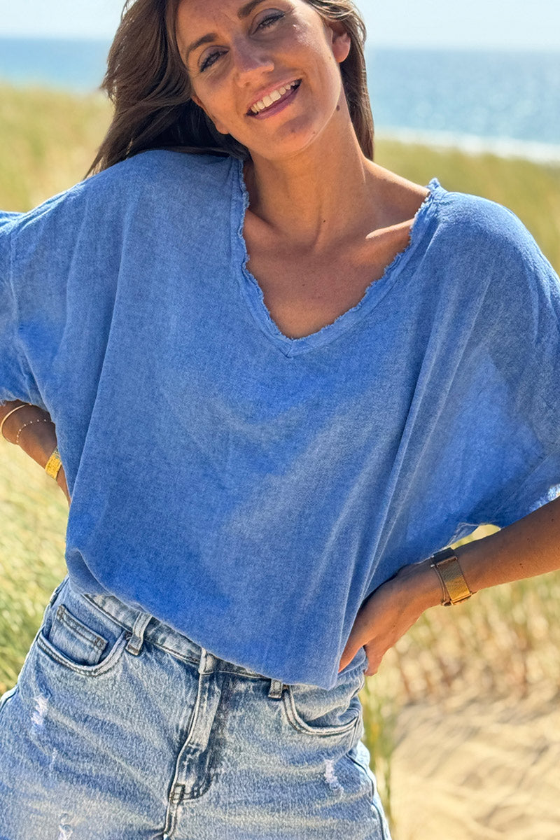 Top bleu roi en coton effet piqué détails et col v franges