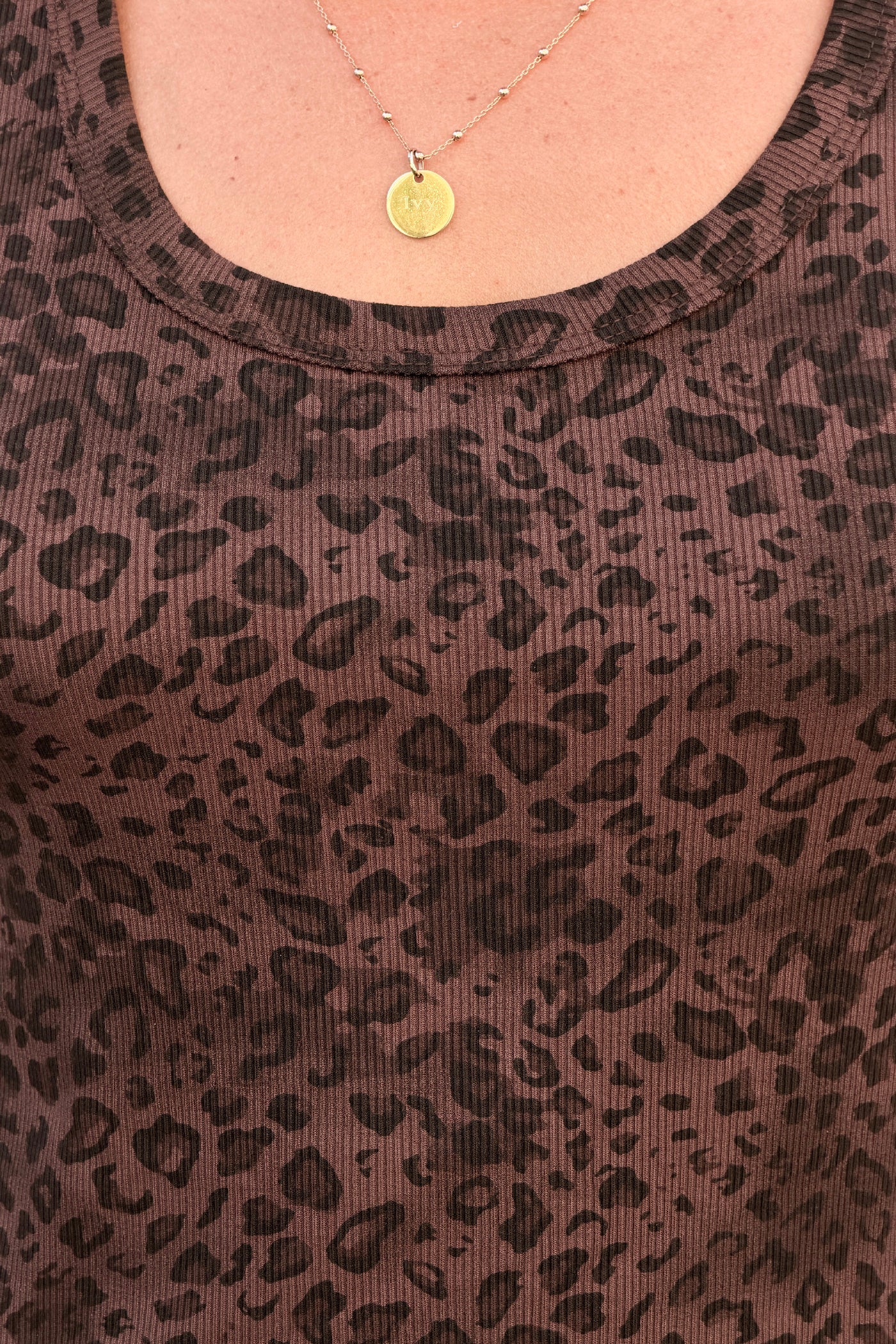 Top côtelé style sous pull imprimé léopard marron