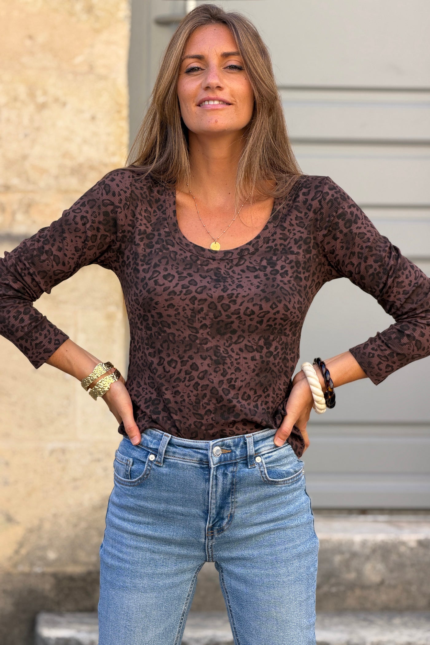 Top côtelé style sous pull imprimé léopard marron