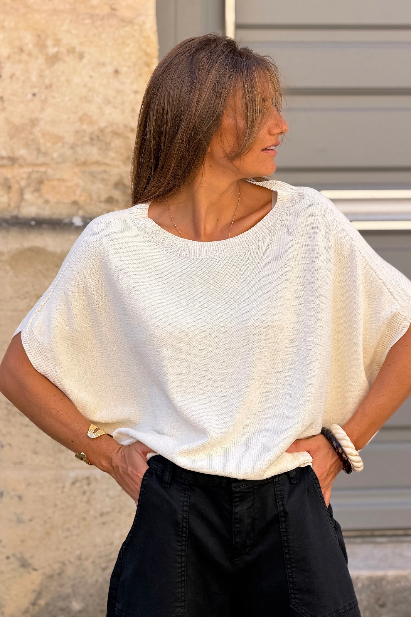 Top écru en maille stretch manches chauve souris col rond
