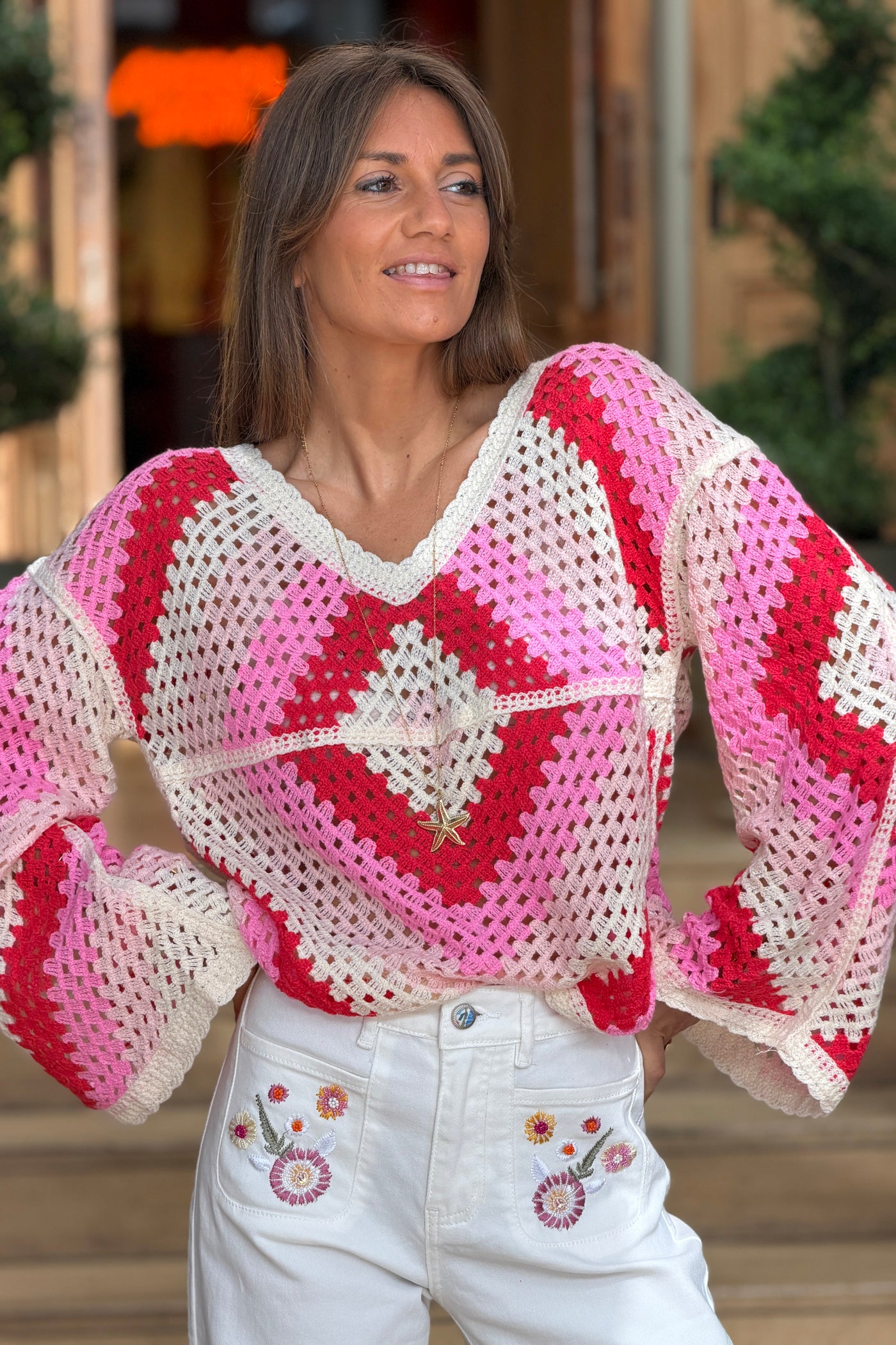 Top en crochet motif seventies rose col v