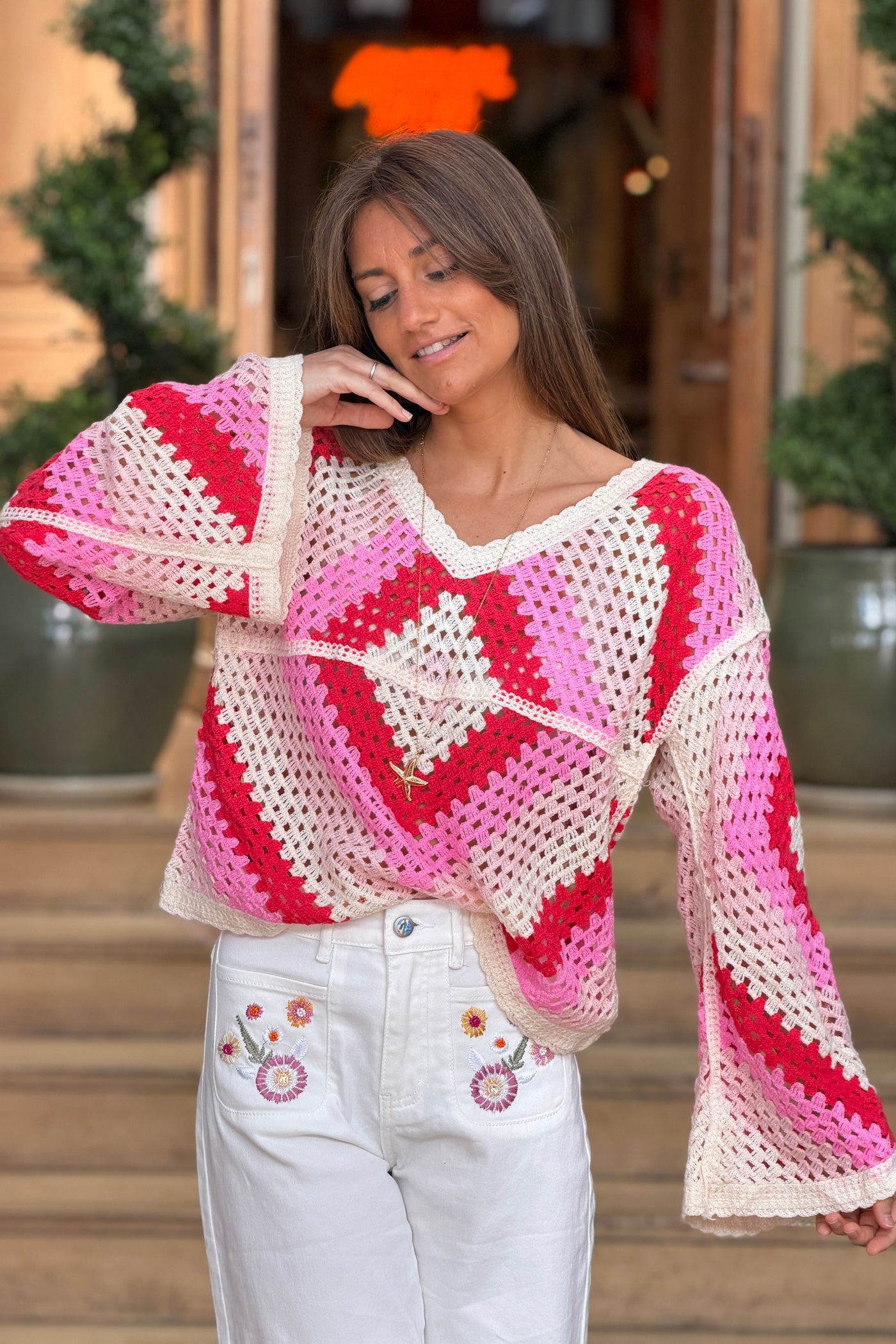 Top en crochet motif seventies rose col v