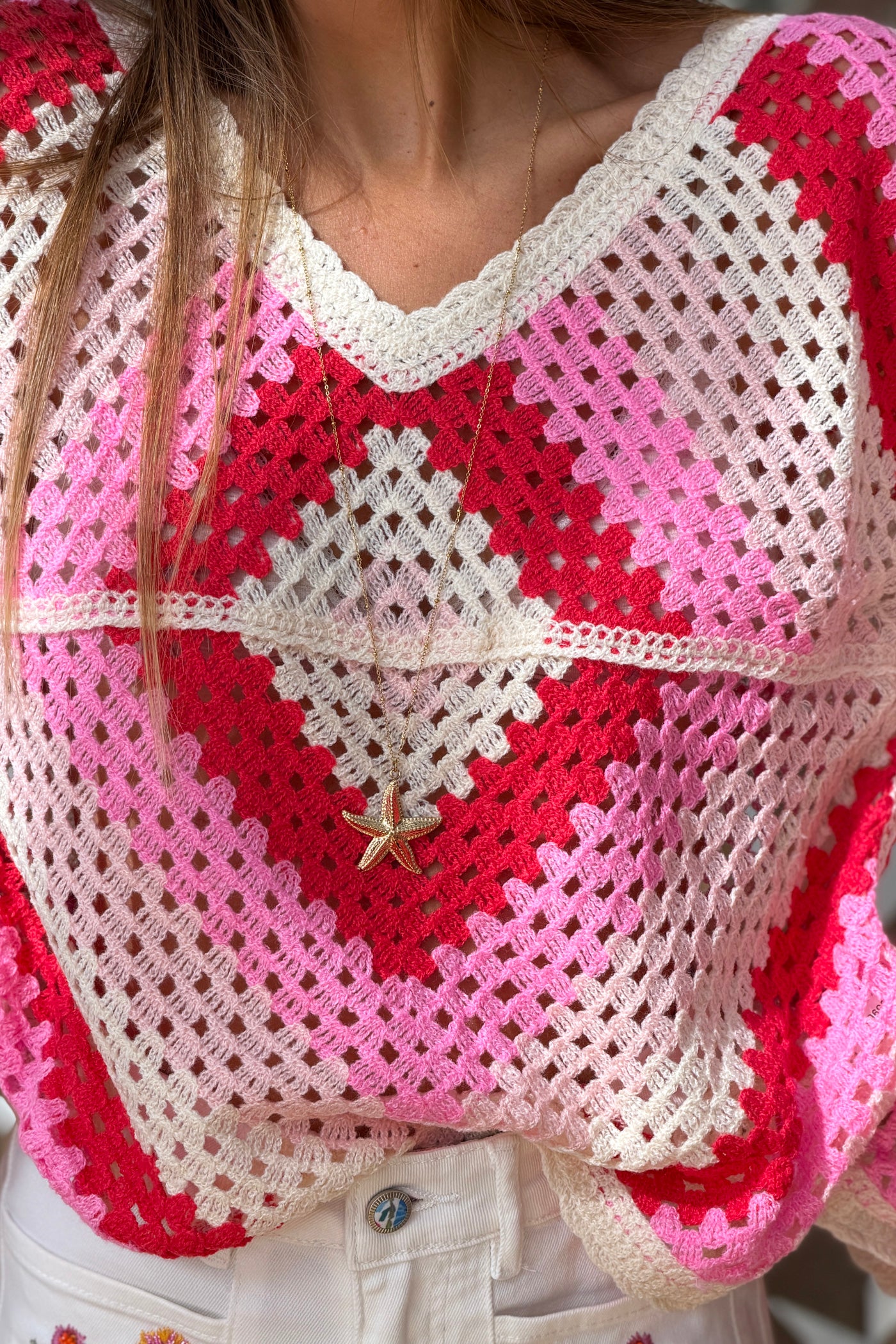Top en crochet motif seventies rose col v