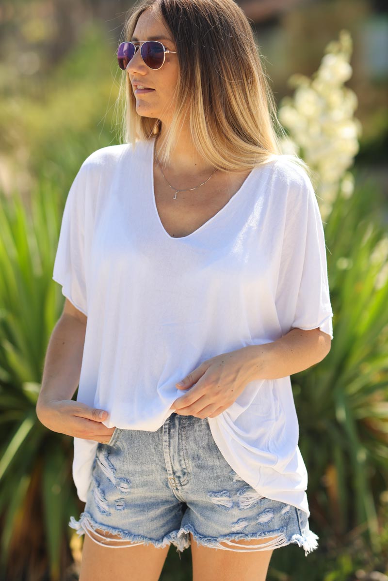 Relaxed fit white v-neck top
