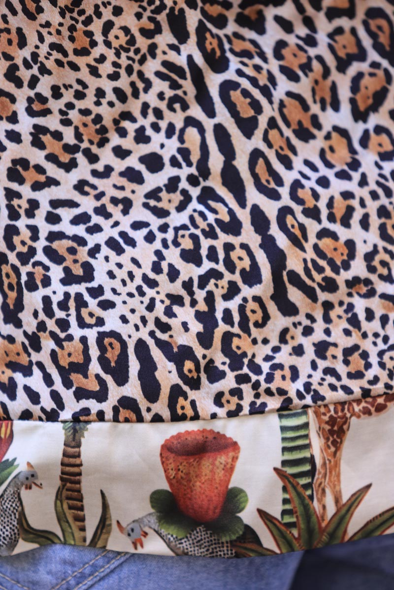 Silky short sleeve top with jungle and leopard print