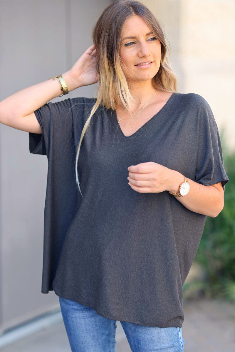 Relaxed fit heather dark grey v-neck top