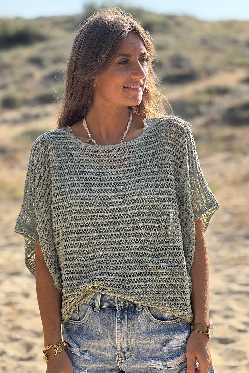 Top kaki manches chauves souris et col rond en maille ajourée effet crochet