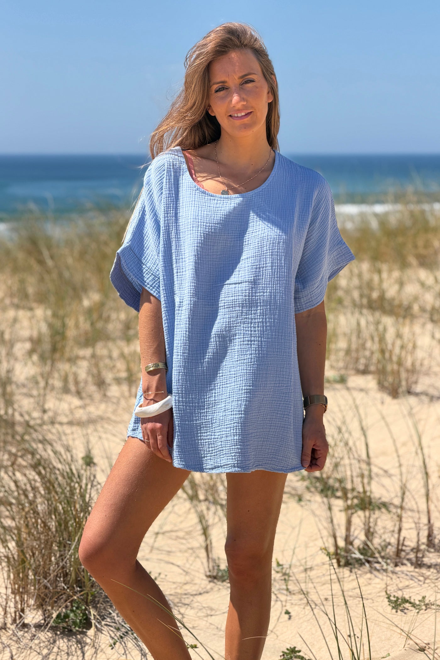 Top large bleu en gaze de coton basique col rond