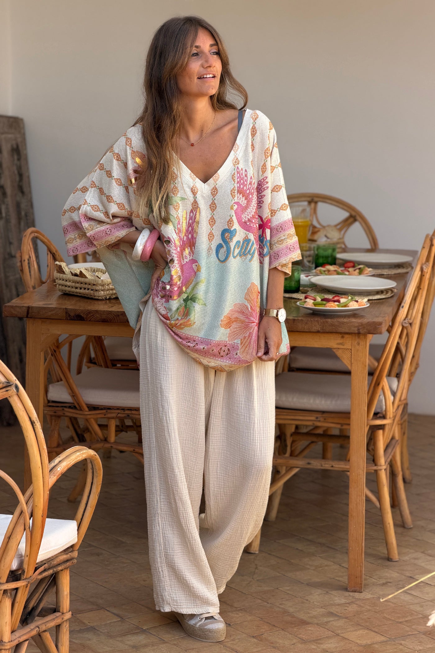 Top large et brillant imprimé coloré perroquets fleurs et losanges