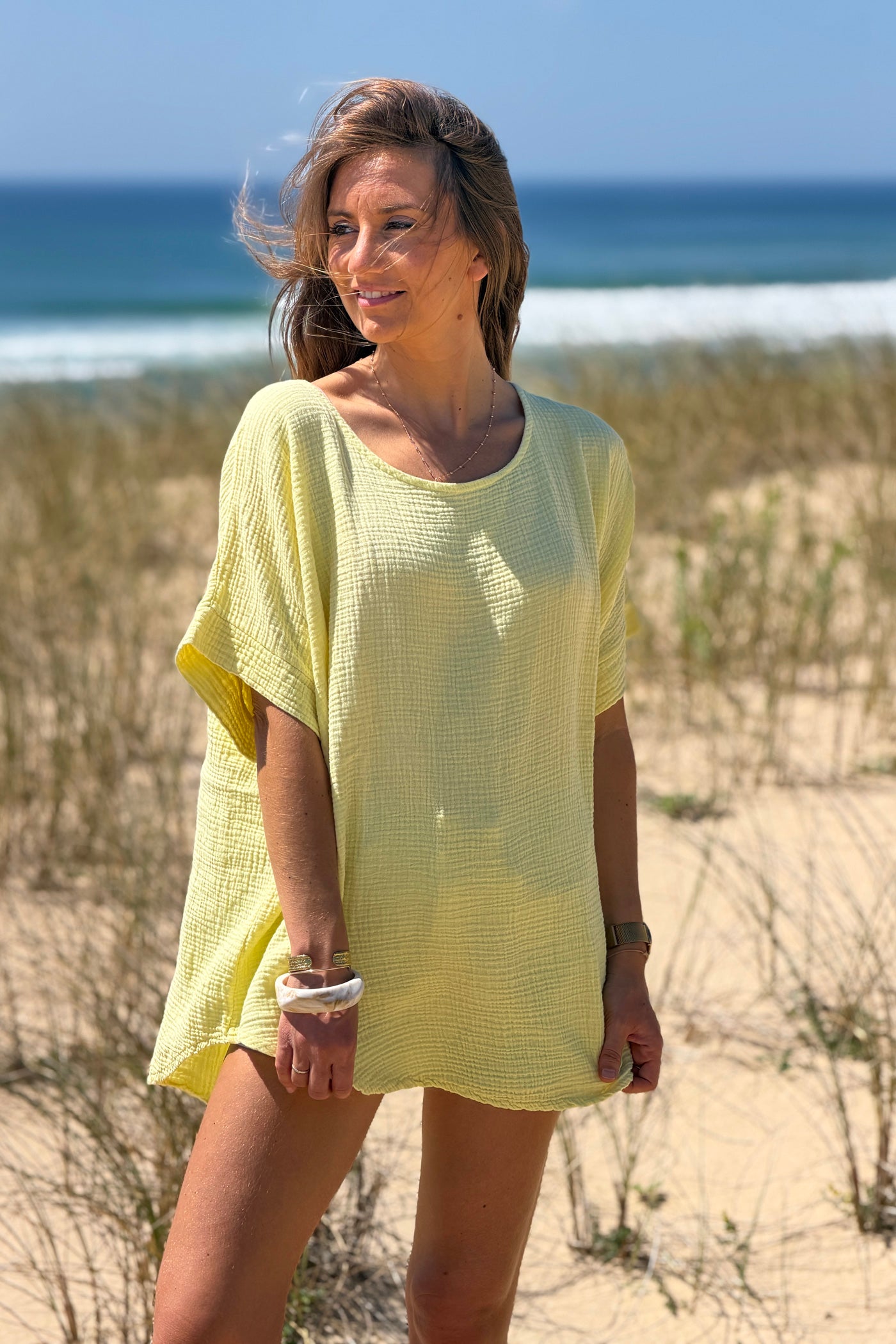 Top large jaune en gaze de coton basique col rond