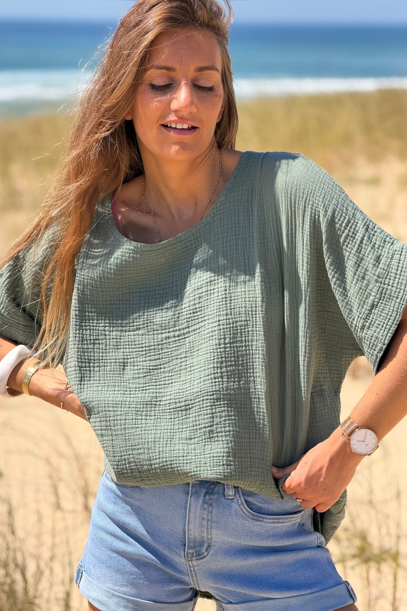Top large kaki en gaze de coton basique col rond