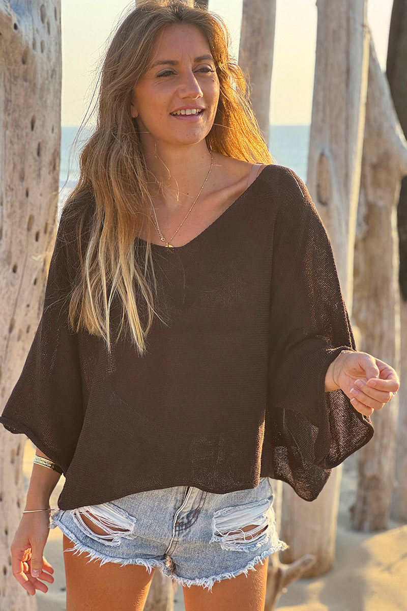 Top large marron en maille coton mélangé manches chauve souris col V