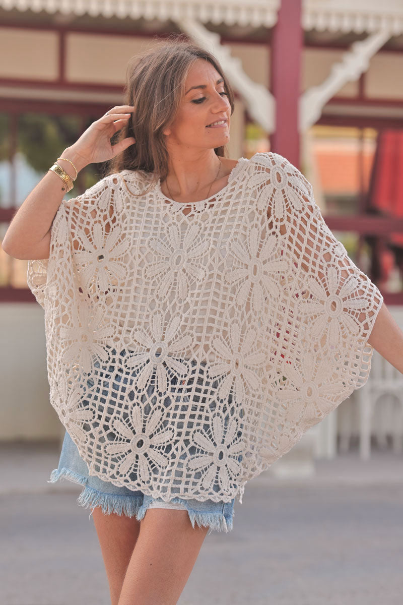 Top loose écru manches chauve souris col rond en crochet