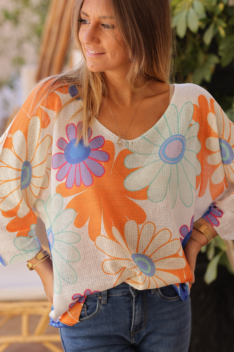 Lightweight knit top with colourful large daisy print