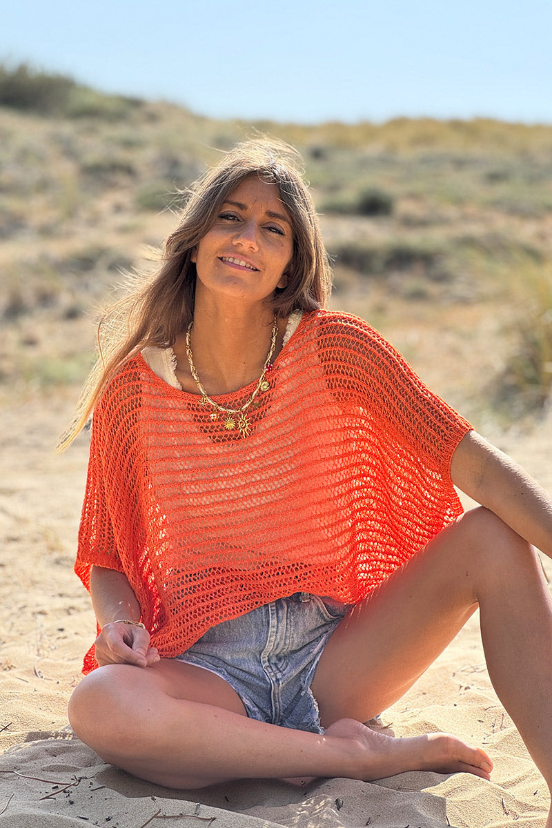 Top orange manches chauves souris et col rond en maille ajourée effet crochet