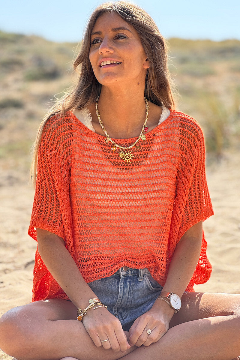 Top orange manches chauves souris et col rond en maille ajourée effet crochet