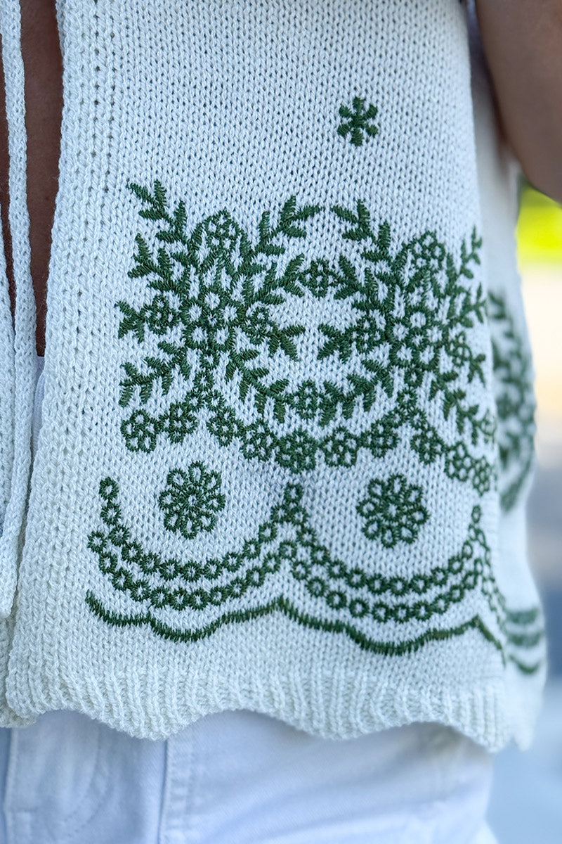 Top sans manches blanc cassé petite maille avec noeud broderie fleurs kaki