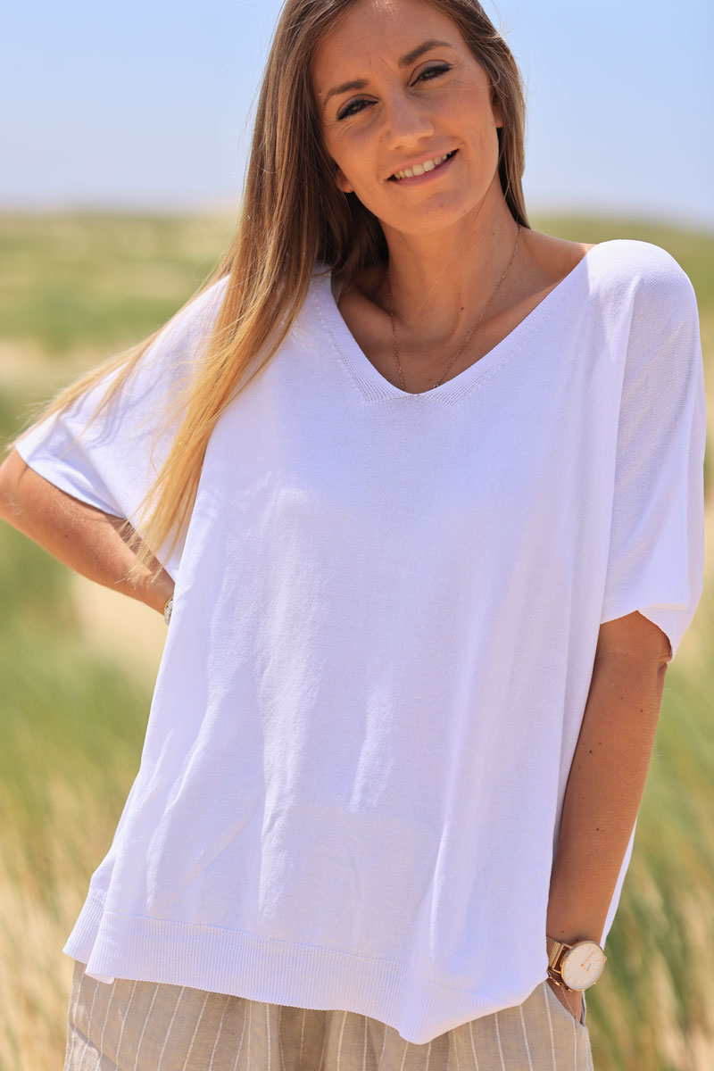 White oversized fine knit t-shirt with short sleeves