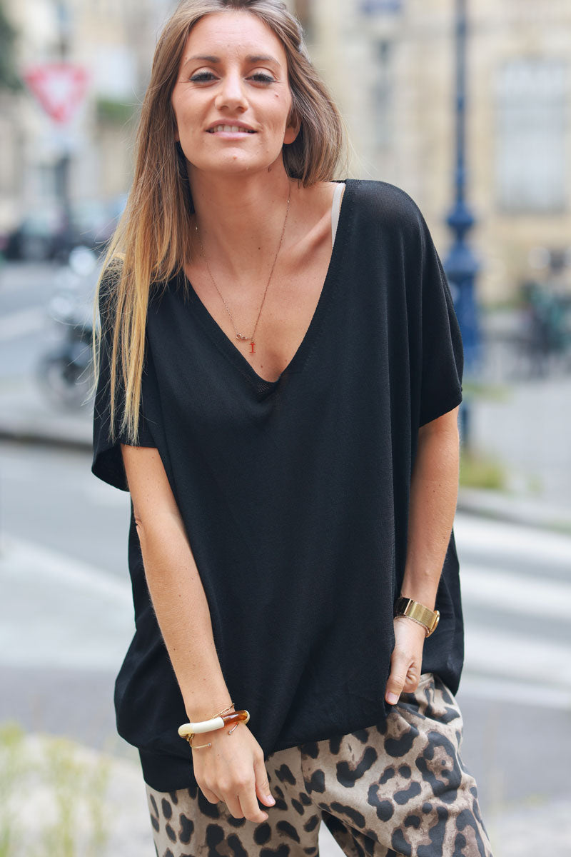 Black stretch fine knit top with short sleeves