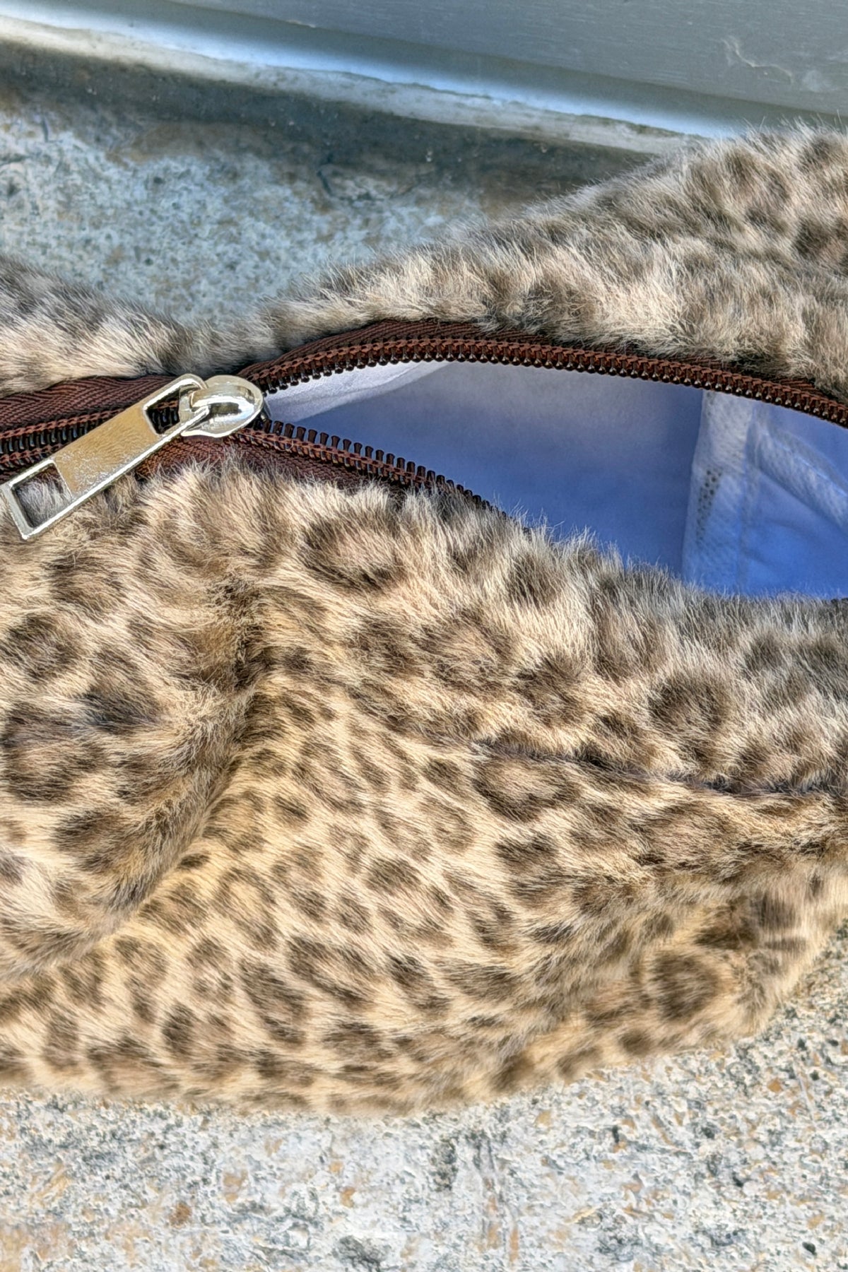 Trousse fausse fourrure léopard beige