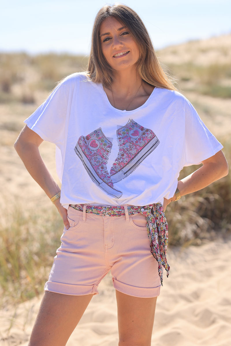 White relaxed fit t-shirt with fuchsia sneakers print and rhinestones