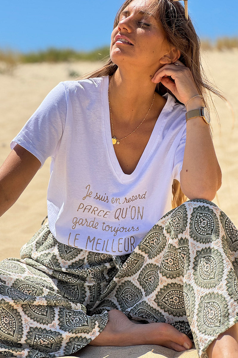 Tshirt blanc en coton Je suis en retard doré col v